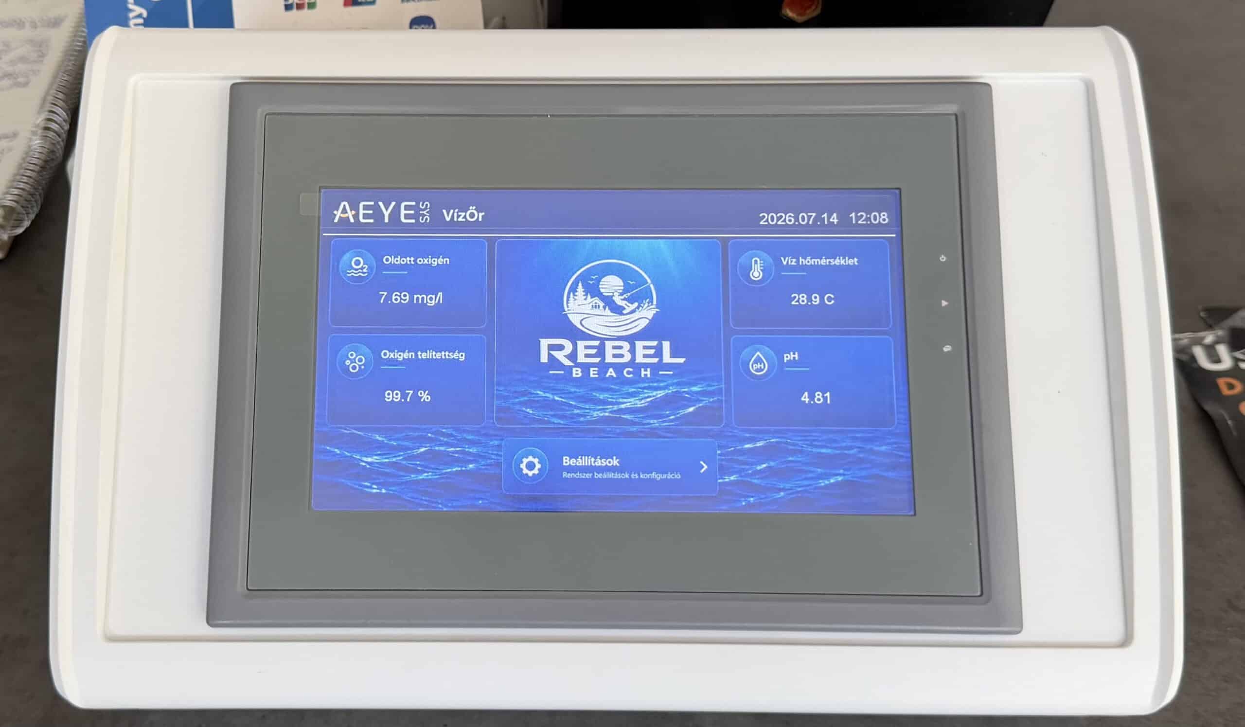 AEyeSys VízŐr érintőképernyős kezelőfelület